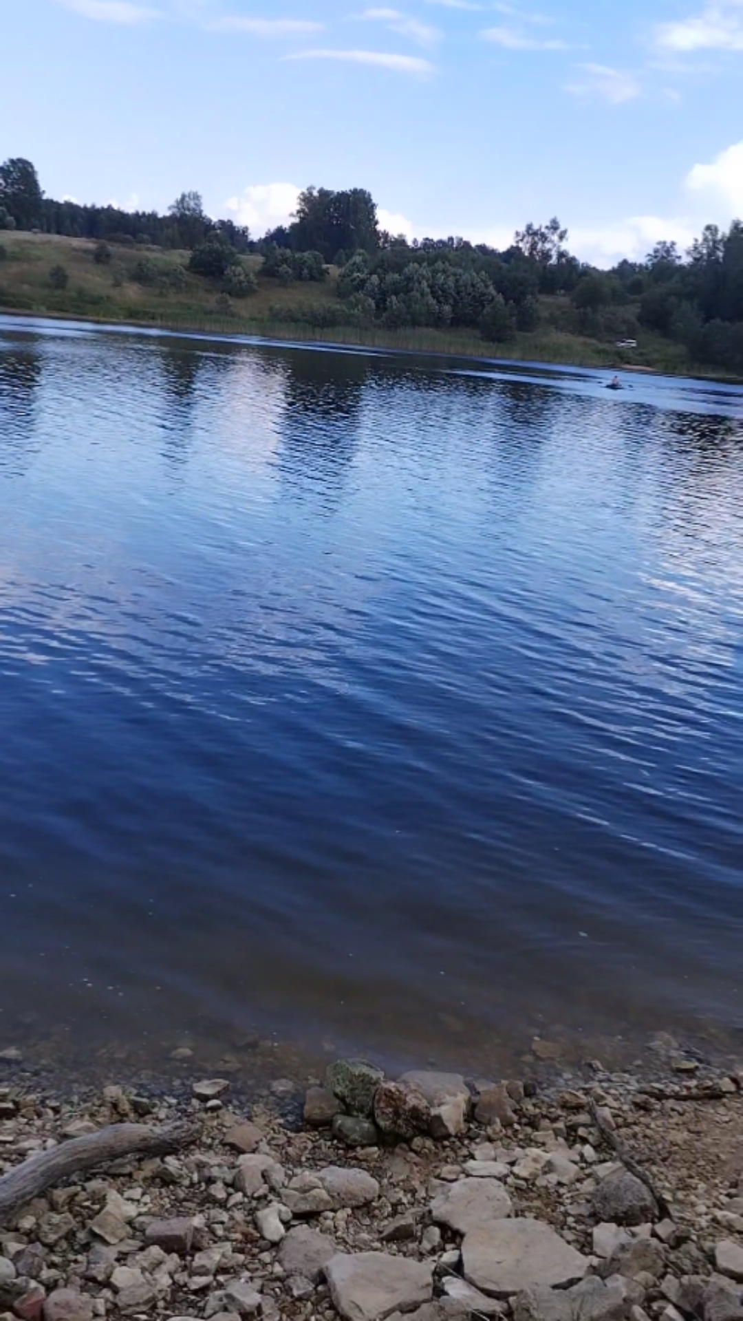 Участок на первой линии у воды