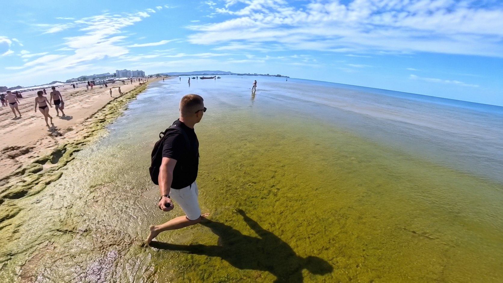Цветение воды на Черном море в Анапе