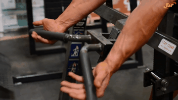 Подъём в бицепс-машине