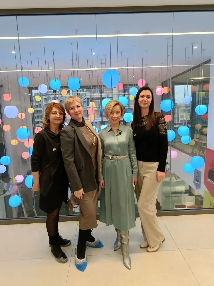 Бурова Анна Сергеевна с коллегами