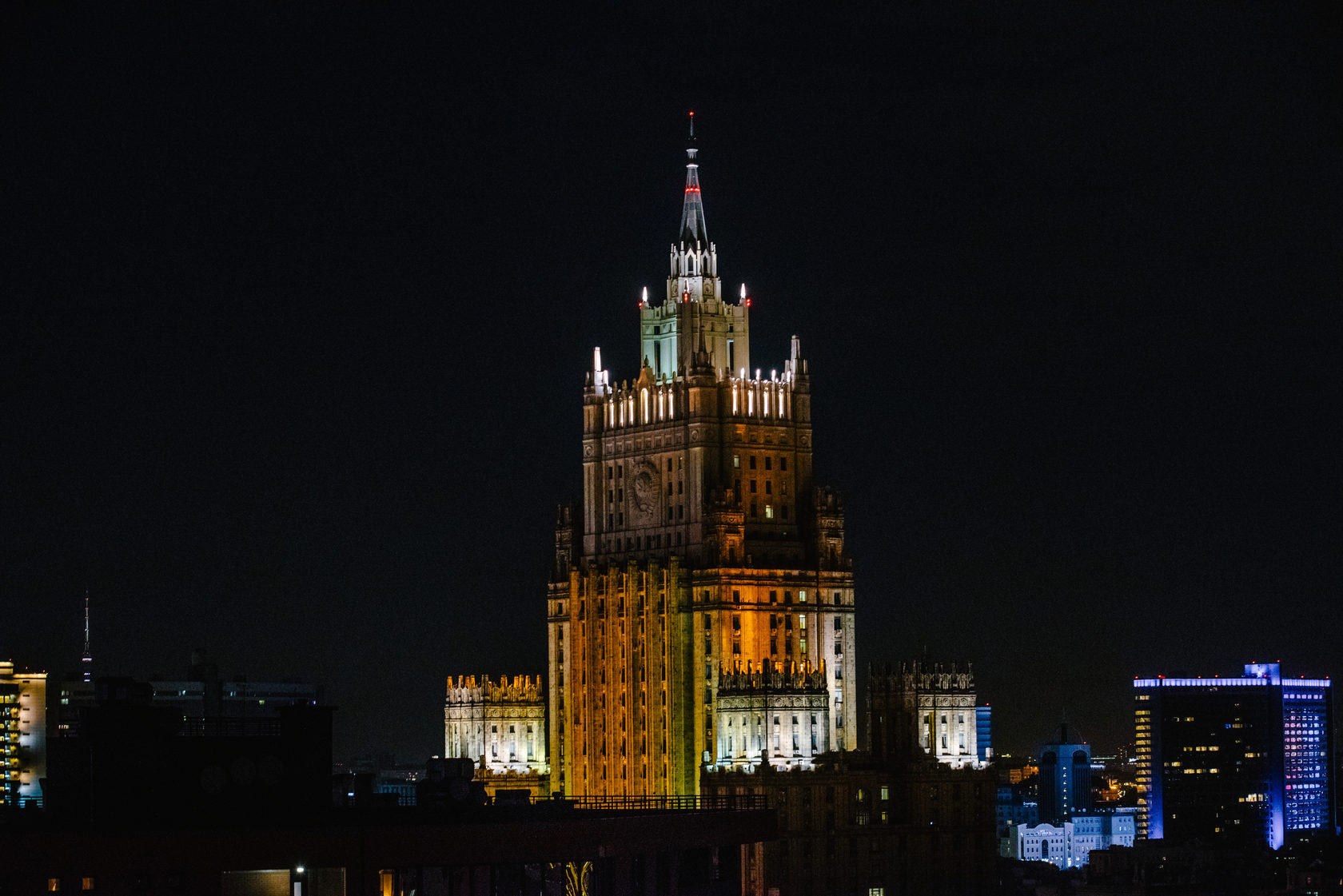 Романтическое свидание на крыше с фотосессией в Москве, романтический ужин  на крыше, организация предложения руки и сердца на крыше. Фотосессия на  крыше в подарок!