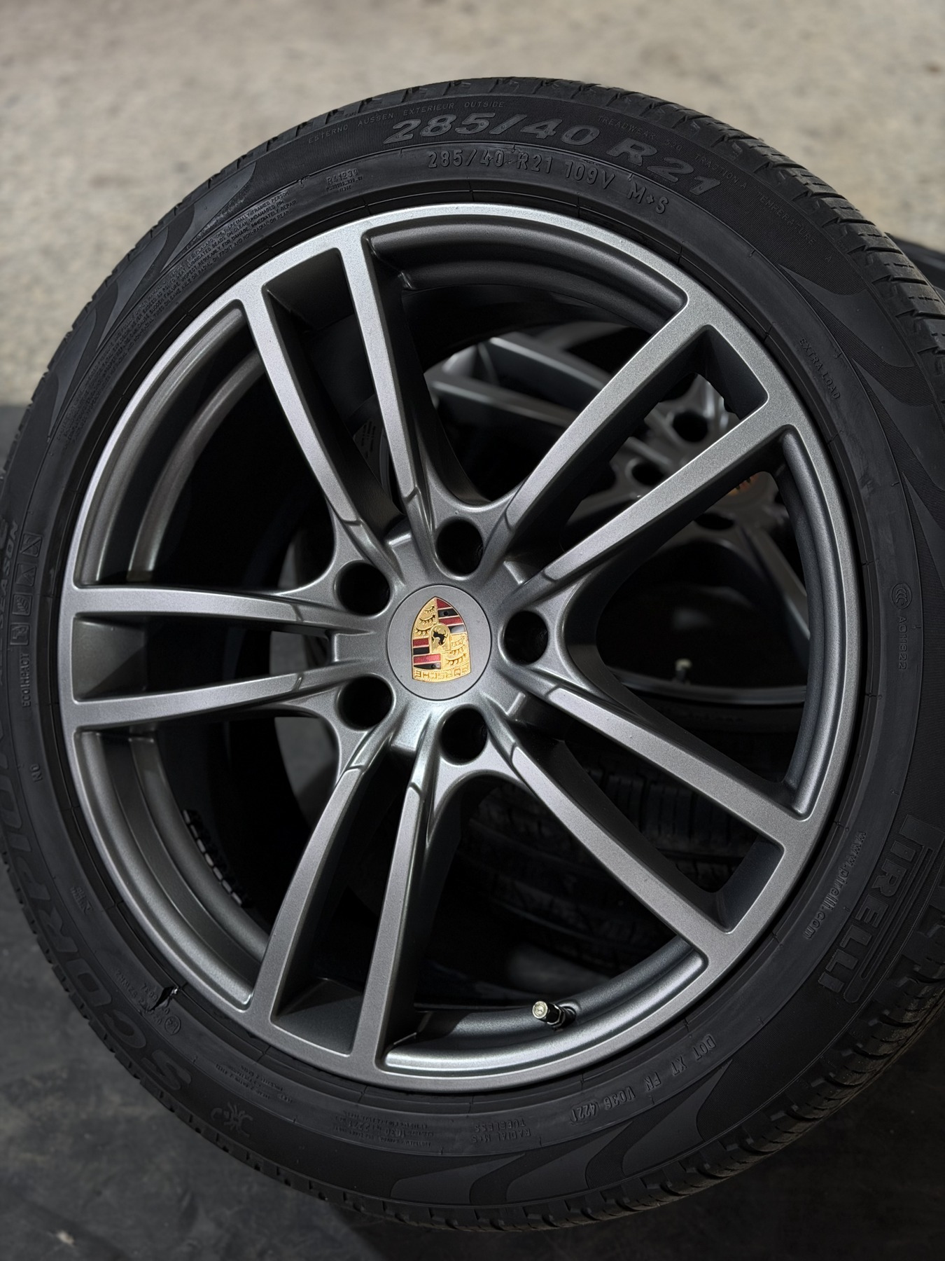 Графитовый диск Porsche в мастерской Diskivcvet