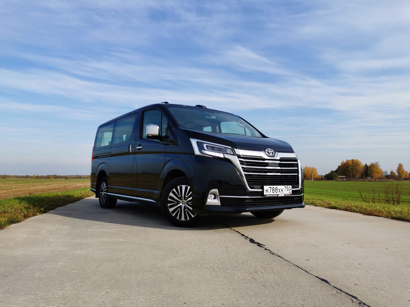 Тест-драйв TOYOTA HIACE VIP: БЕЗ ШУТОК ПРО МАРШРУТКУ