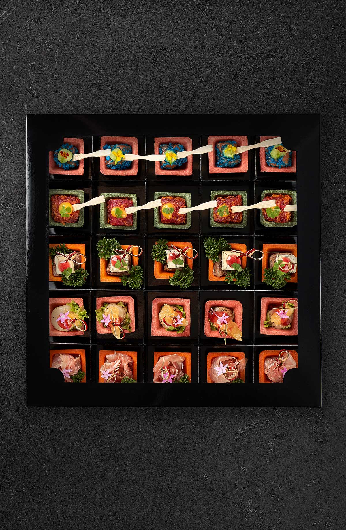 бокс с тарталетками на шпажках