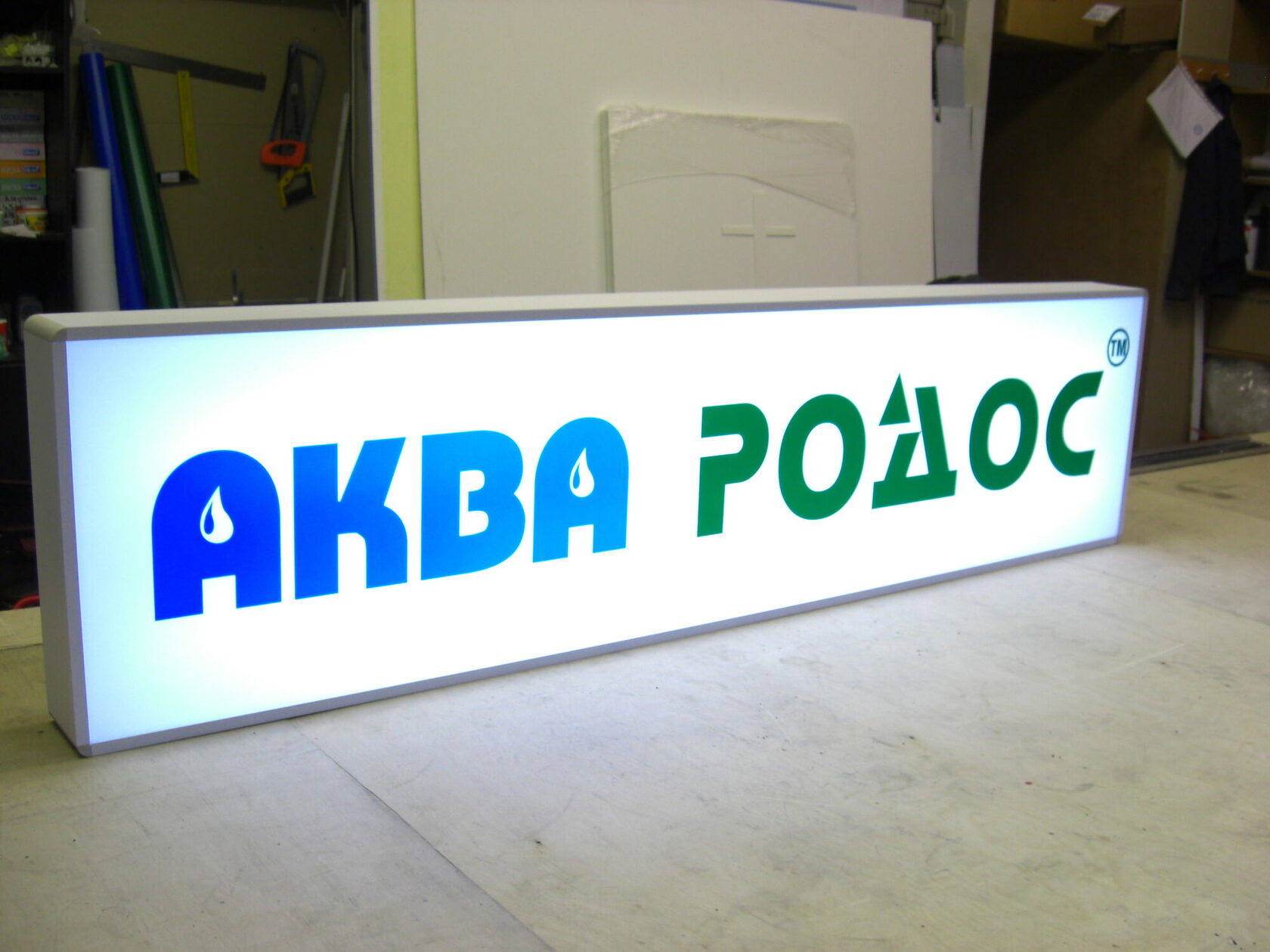 Ремонт светового короба для салона красоты