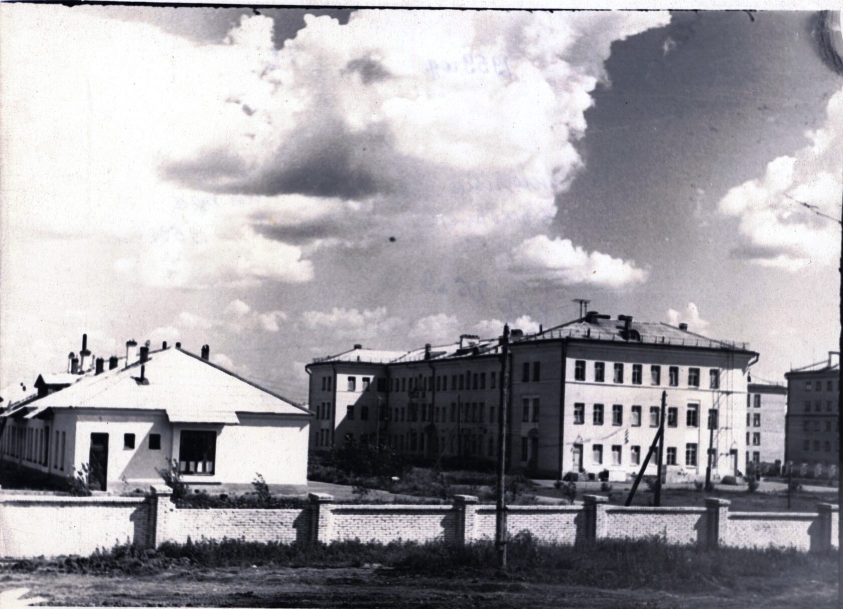 Здание больницы № 6 по ул. Сибирской. 1959 г.