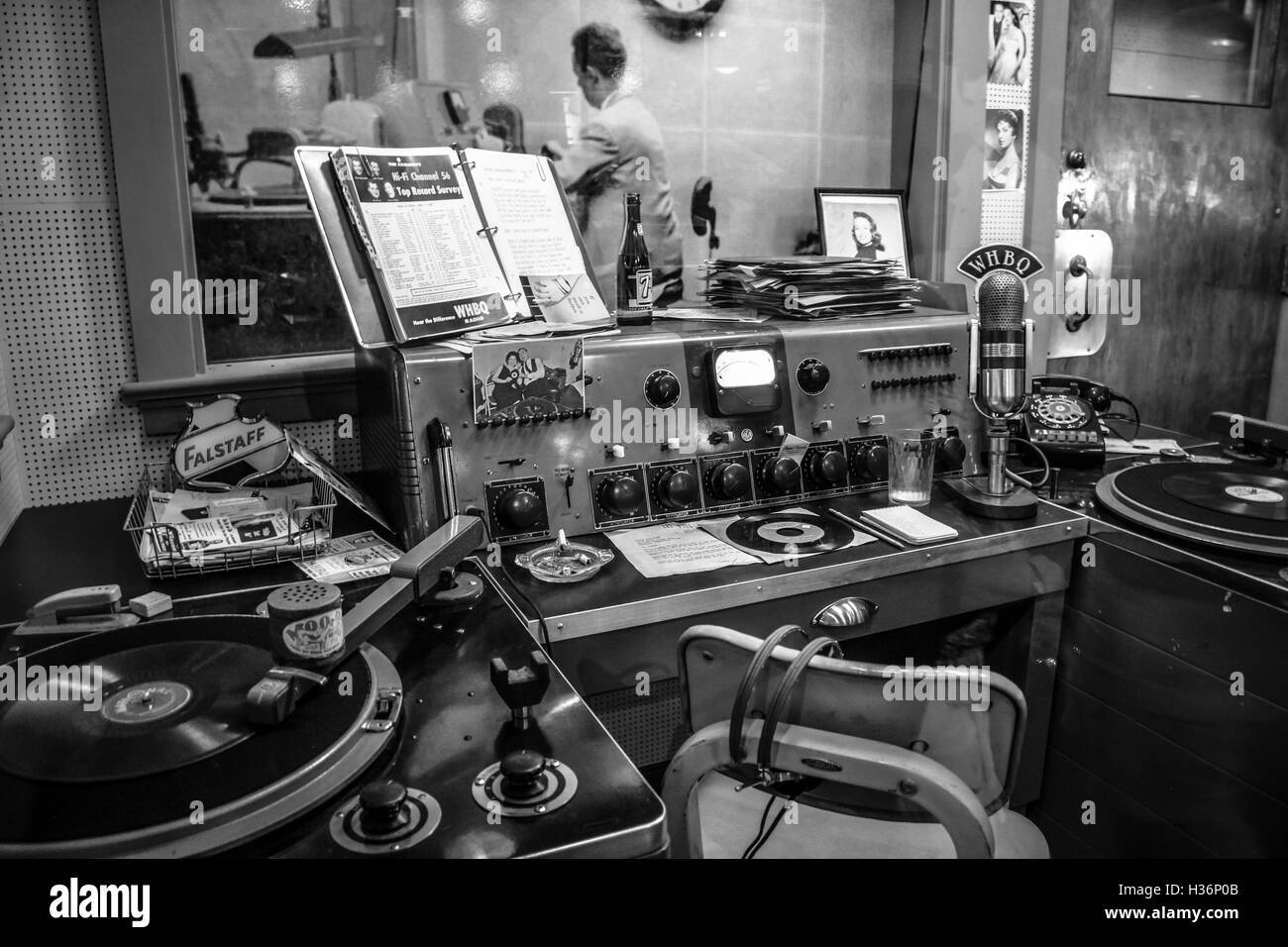Пульт и оборудование Sun Records, связанное с Сэмом Филлипсом