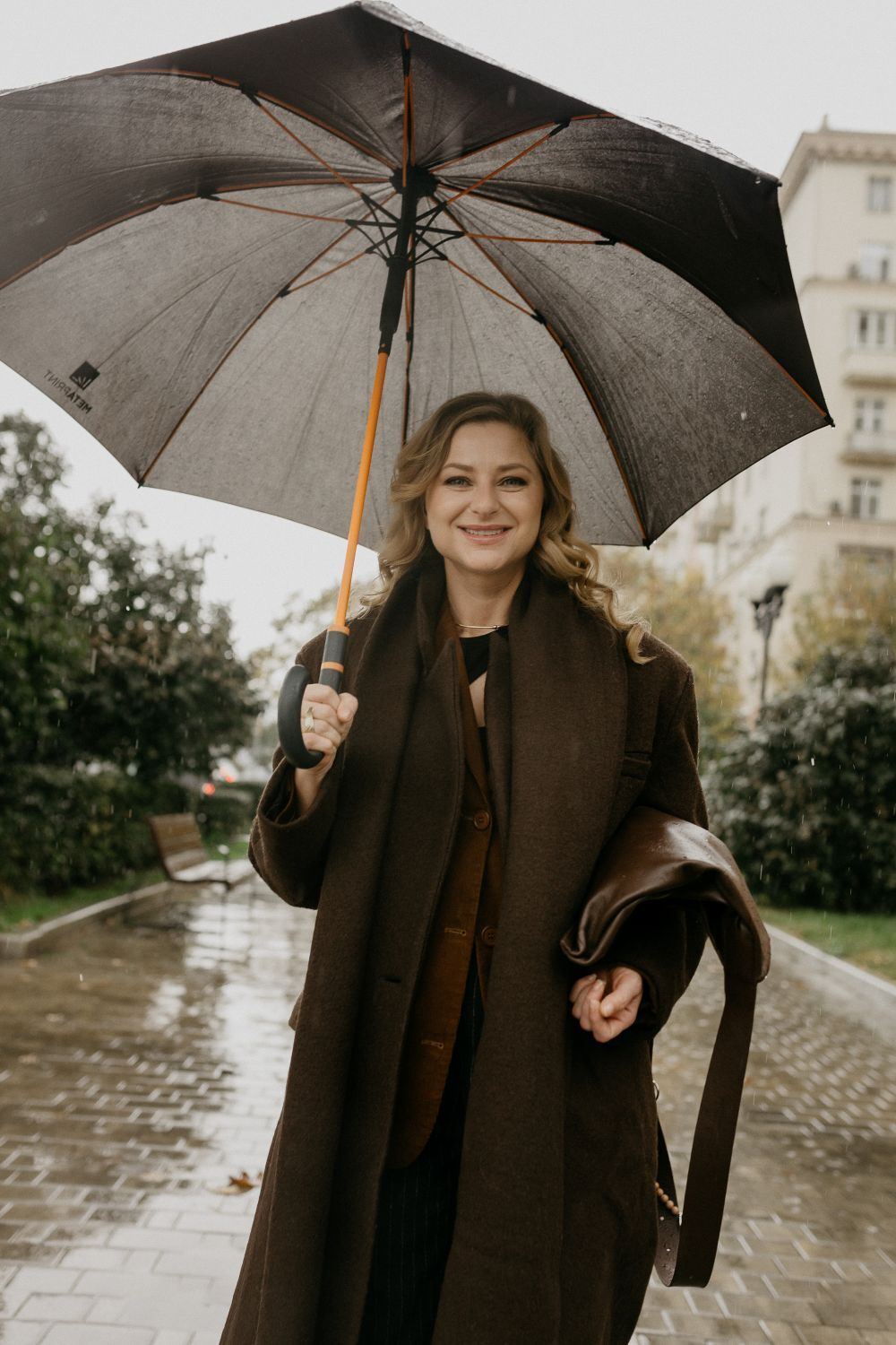Ирина Маслова под зонтом