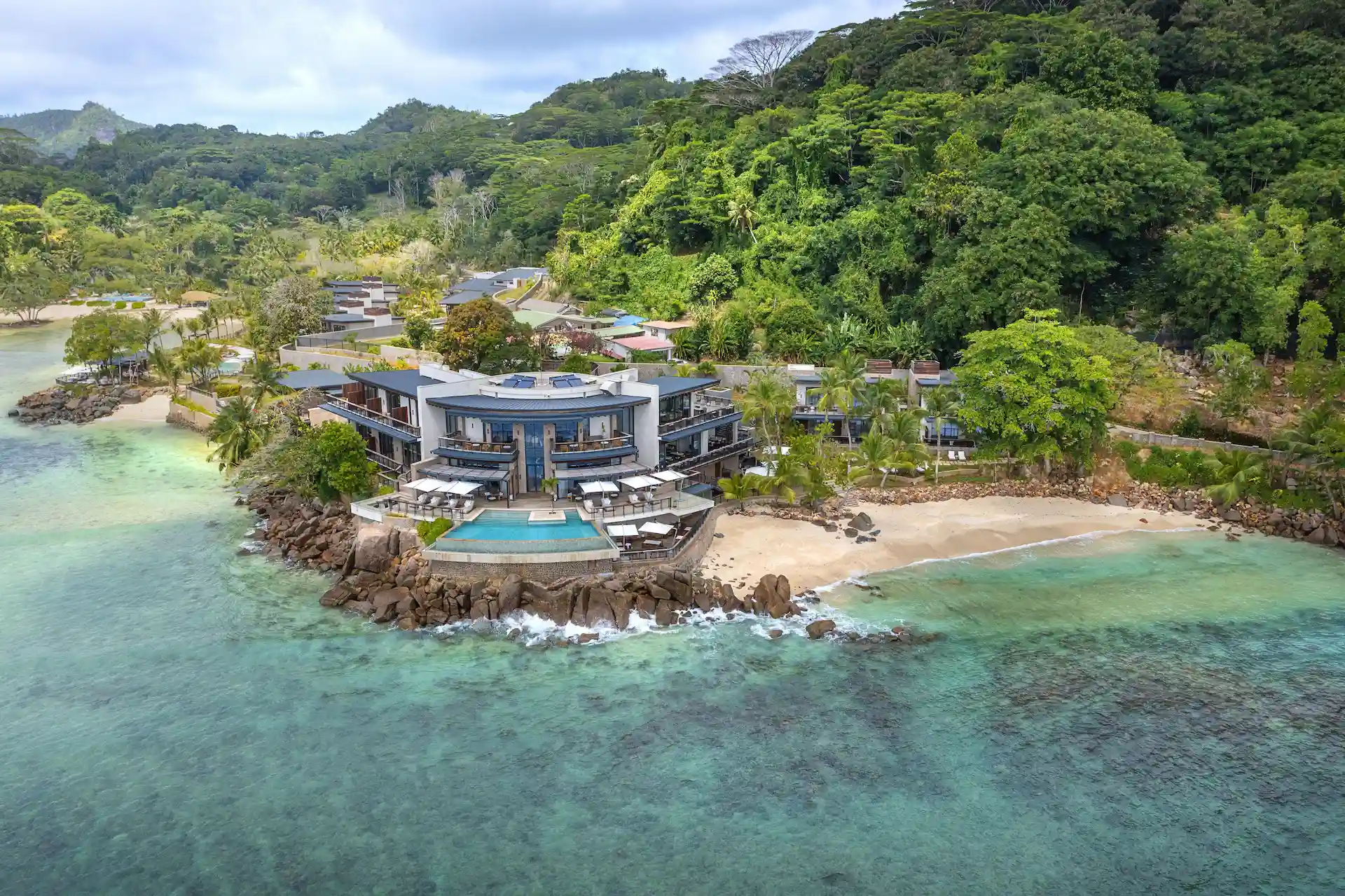 Бухта Anse aux Poules Bleues у Mango House Seychelles