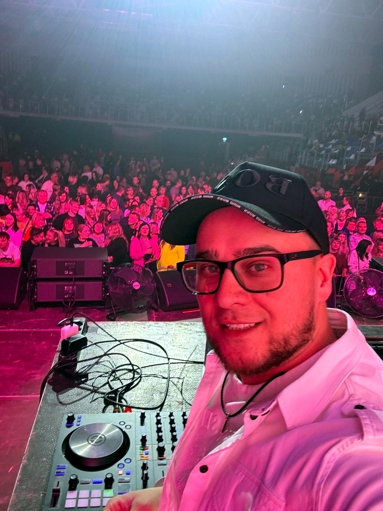 DJ Benjamin за пультом