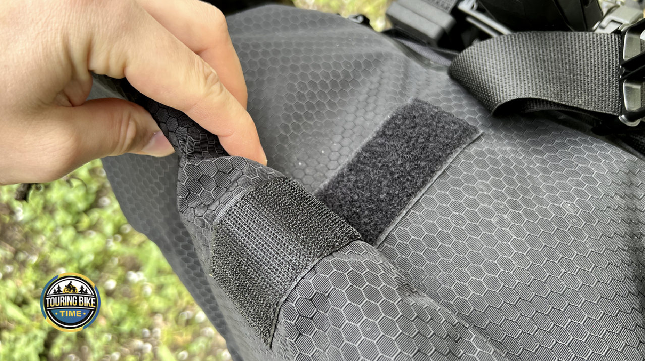 Текстильная застёжка на rolltop'е Sacra Aide 3.0 FA