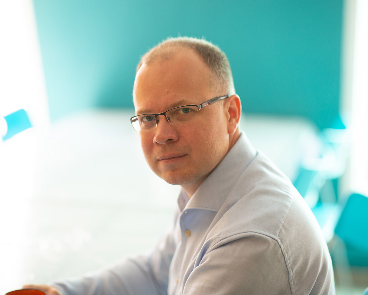 айтишники нижнего новгорода. девушка программист. айтишники нижнего новгорода. офис интел в нижнем новгороде. айтишник.