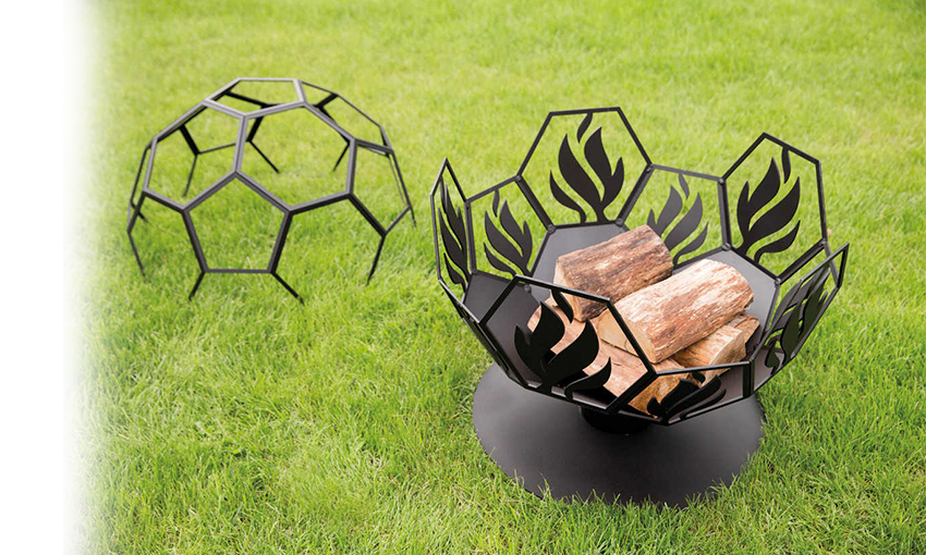 Очаг кованый чёрный в виде футбольного мяча