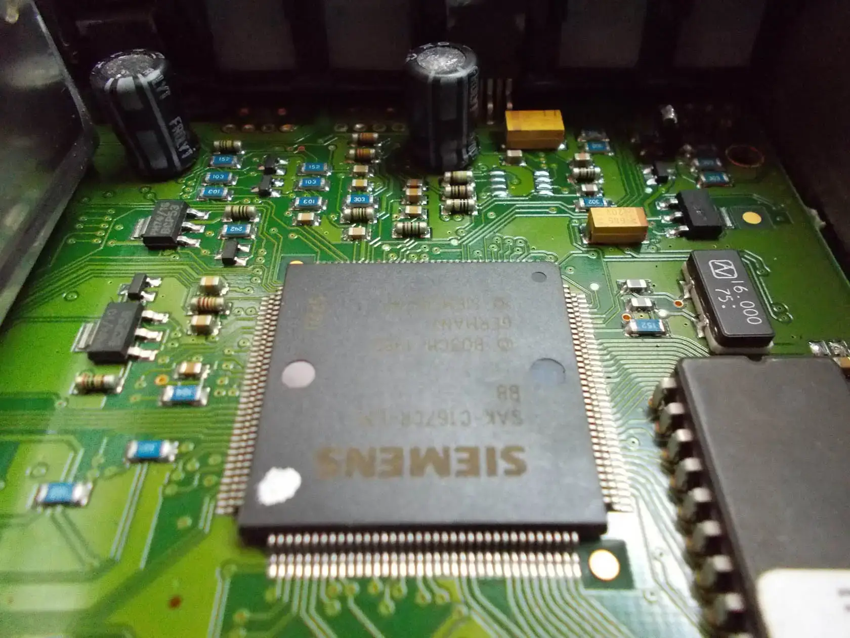 Блок управления двигателем - ECM