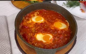 Приготовление шакшуки с болгарским перцем и помидорами: шаг 13