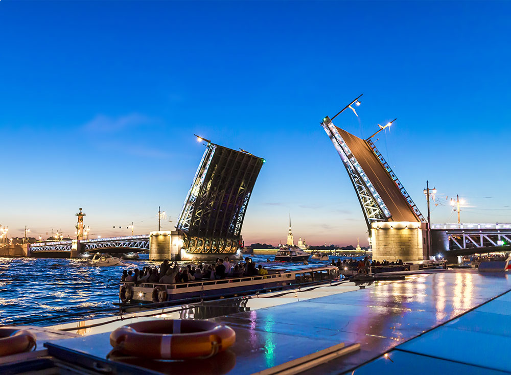 Разводка мостов в петербурге сегодня. Ночная прогулка СПБ развод мостов. Ночная теплоходная экскурсия развод мостов в Санкт-Петербурге. Ночная экскурсия с разводом мостов Санкт-Петербург. Теплоход Питер разводные мосты.