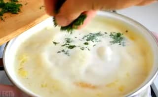 Приготовление ухи из красной рыбы со сливками: шаг 13