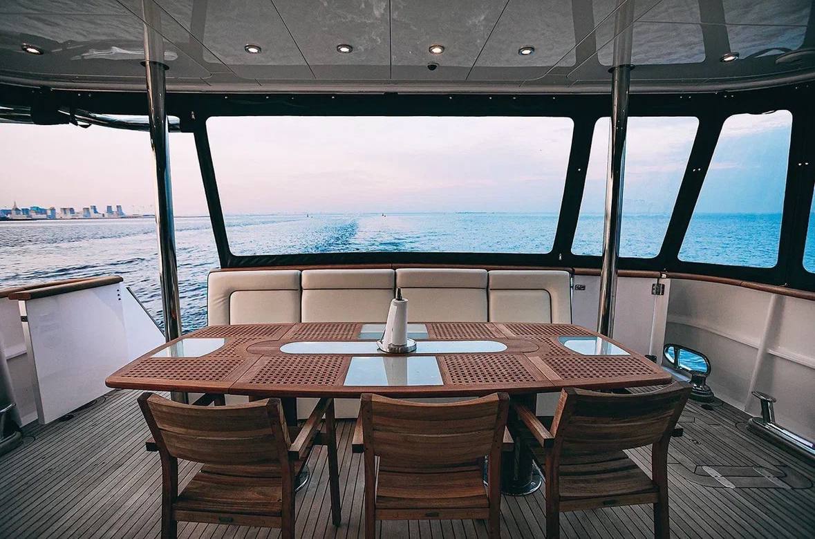 Яхта Benetti Sail 90 — каюта, аренда в СПб