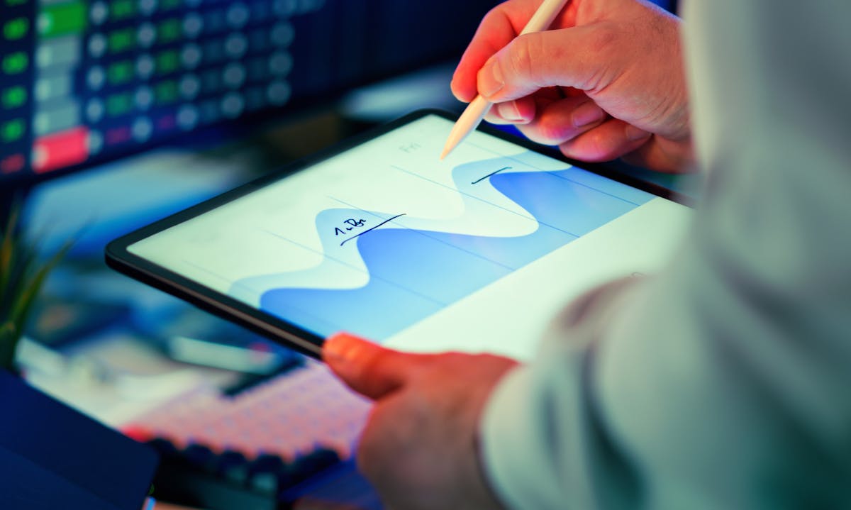 Дашборд аналитики маркетинговых кампаний — рост лидов и ROI для медицинской клиники