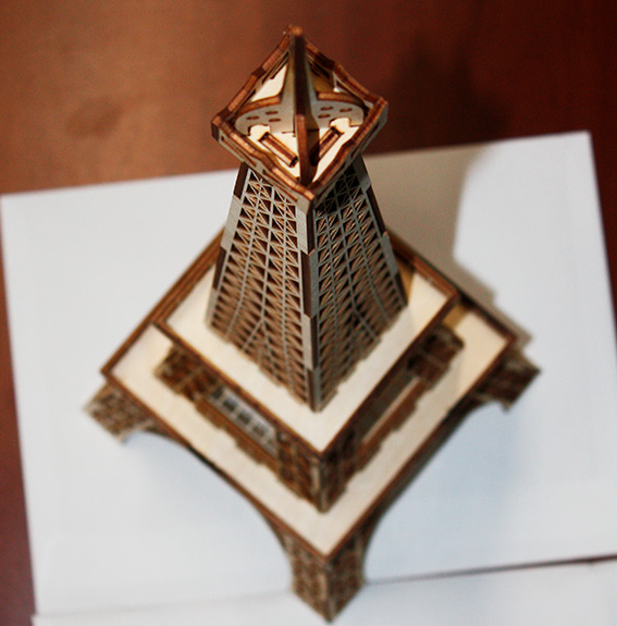 Эйфелева башня из фанеры