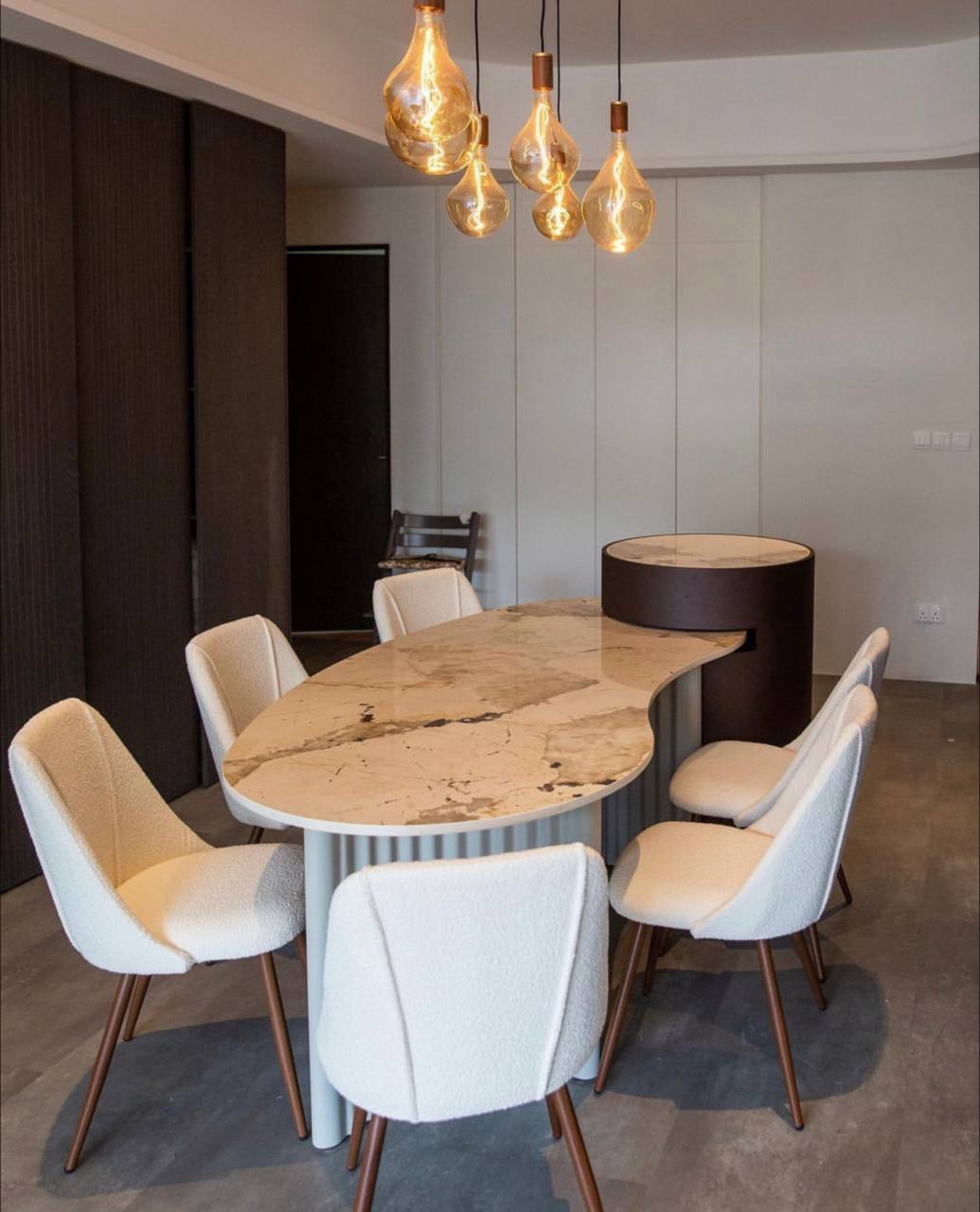 стол со столешницей из Дектон