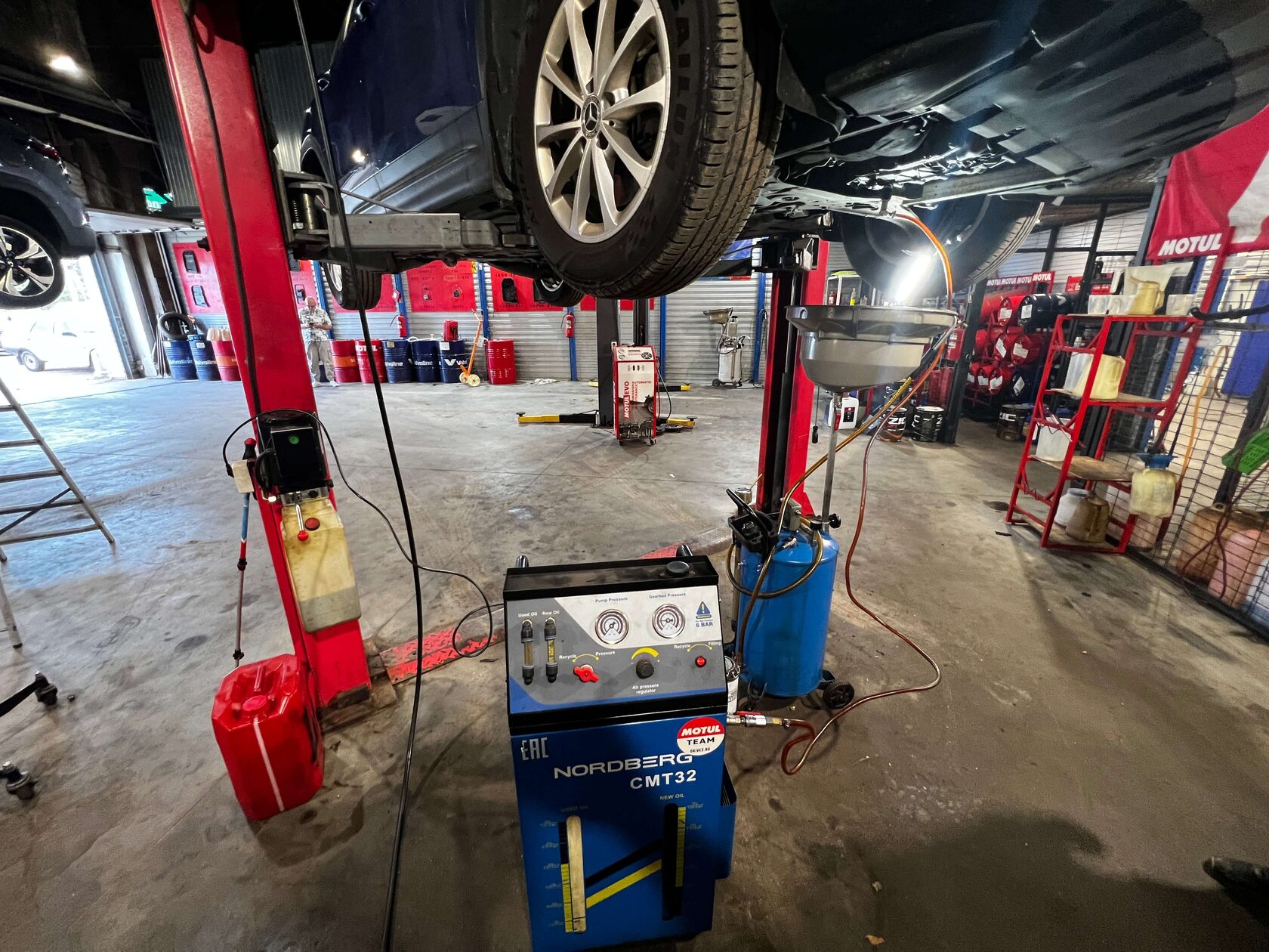 Заправка масла в РКПП Mercedes