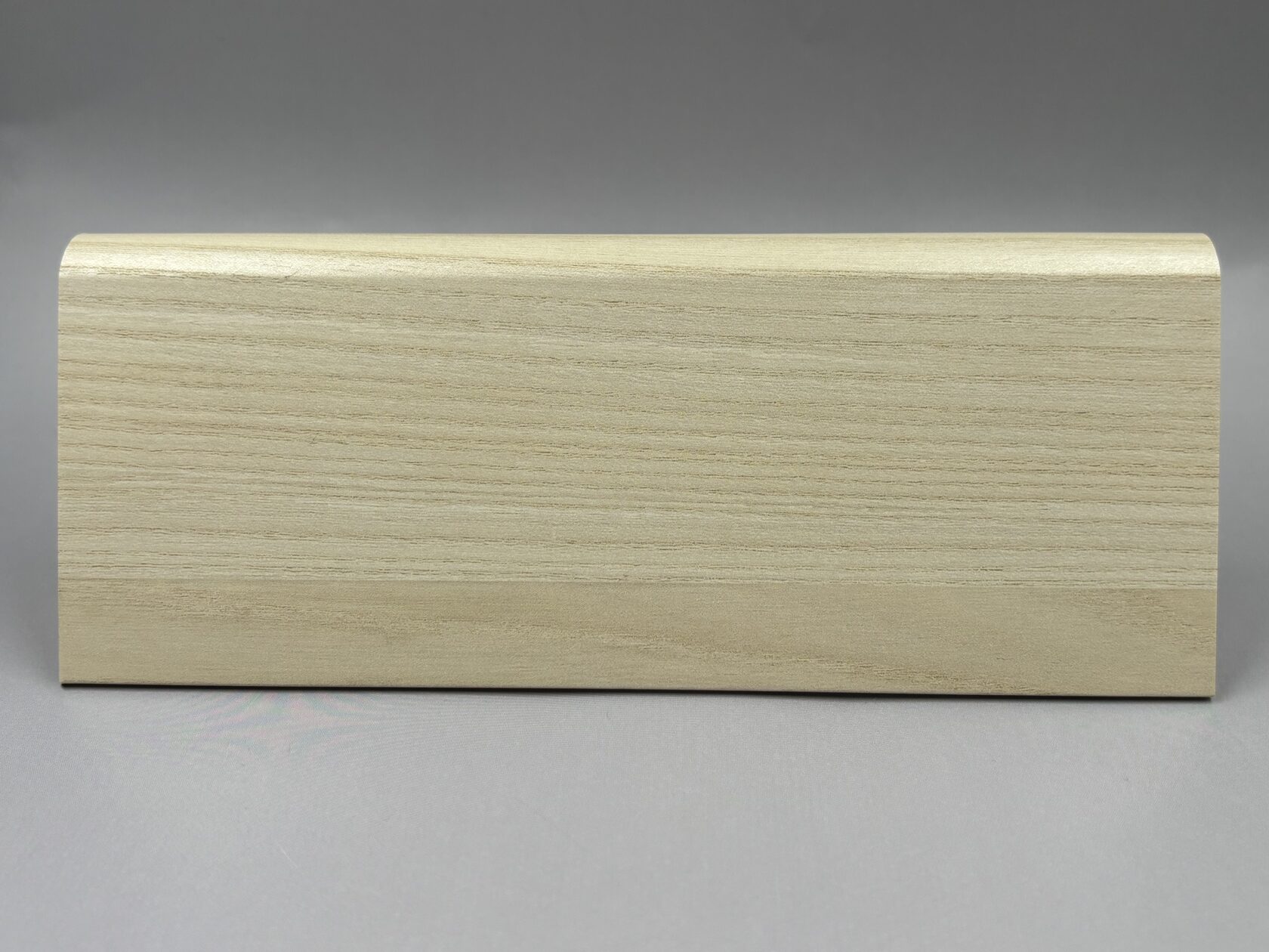 Плинтус МДФ под дерево, под дуб для ламината и паркета в Санкт-Петербурге (СПб)