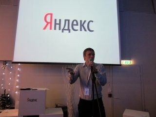 Владимир Едалин выступает на мероприятии Яндекса