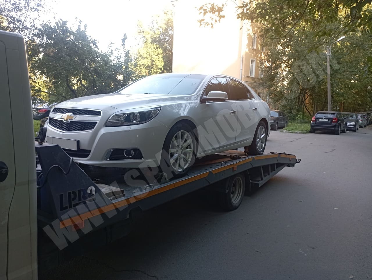 Эвакуатор для Chevrolet Malibu с улицы Бабушкина в Невском районе Санкт-Петербурга