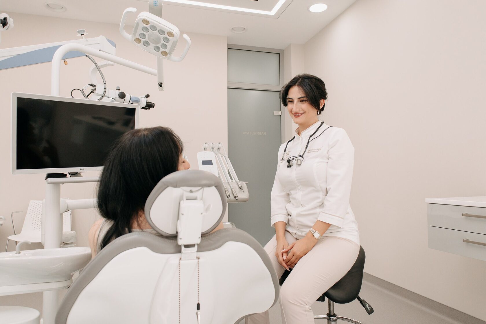 Приём в семейной стоматологии MEDICUS