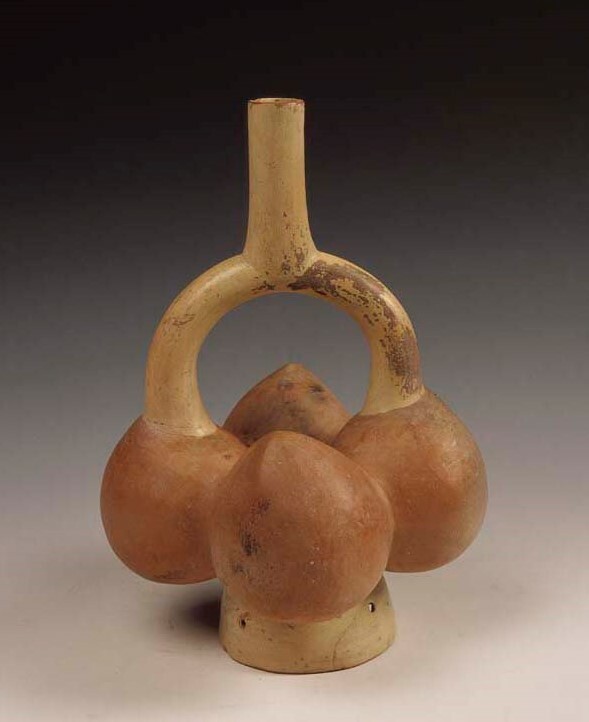 Сосуд в виде плодов лукумы, Перу, Моче, 1-800 гг. н.э. Коллекция Museo Larco, Лима.