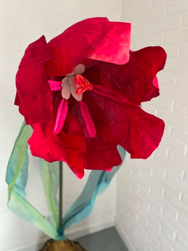 Цветок из ткани (красный тюльпан)