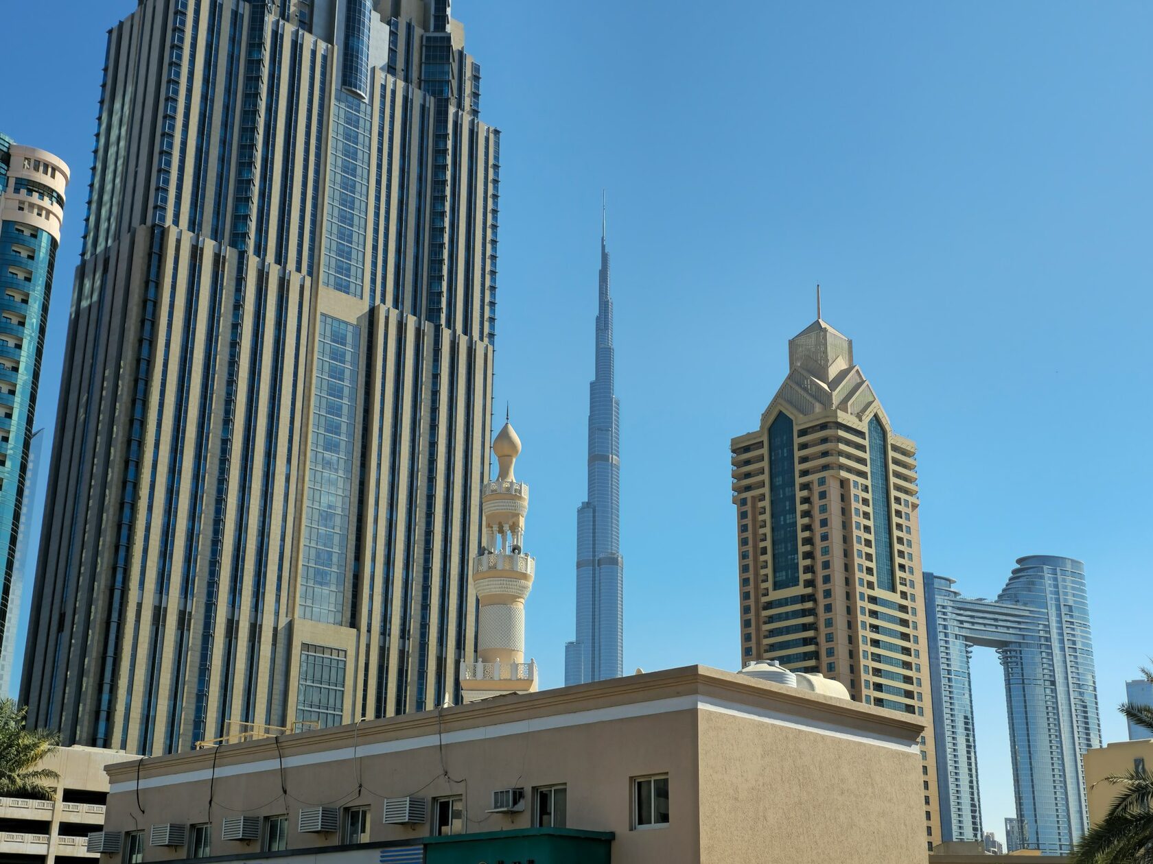 Паспорт, Emirates ID и документы для оформления резидентства в ОАЭ