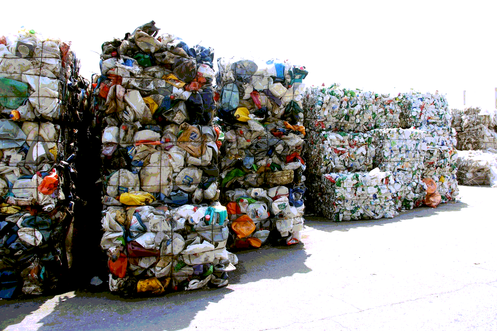 Отходы пластмасс. Сбор пластиковых отходов. Отходы производства пластмасс.