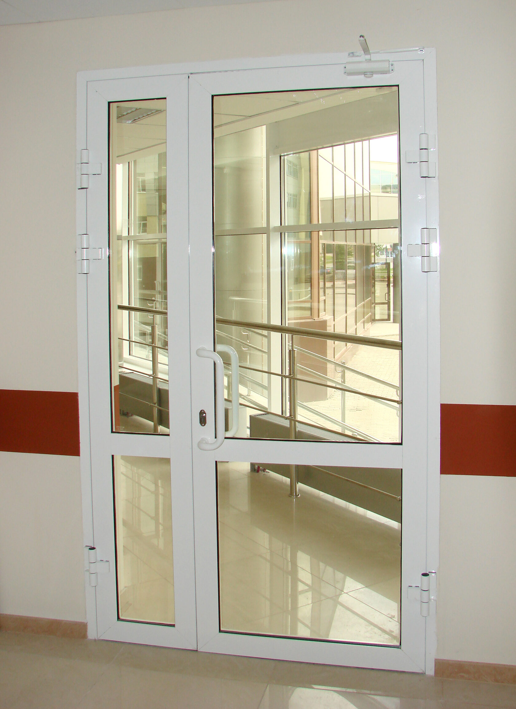 Двери пвх со стеклом цена. Дверной блок алюминиевый остекленный двупольный. Алюминиевая дверь со стеклом EIWS 30 противопожарная. Дверь противопожарная стеклянная EIW 30. Противопожарные двери EIW 30.