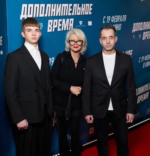 Дмитрий Певцов с семье. Дополнительное время