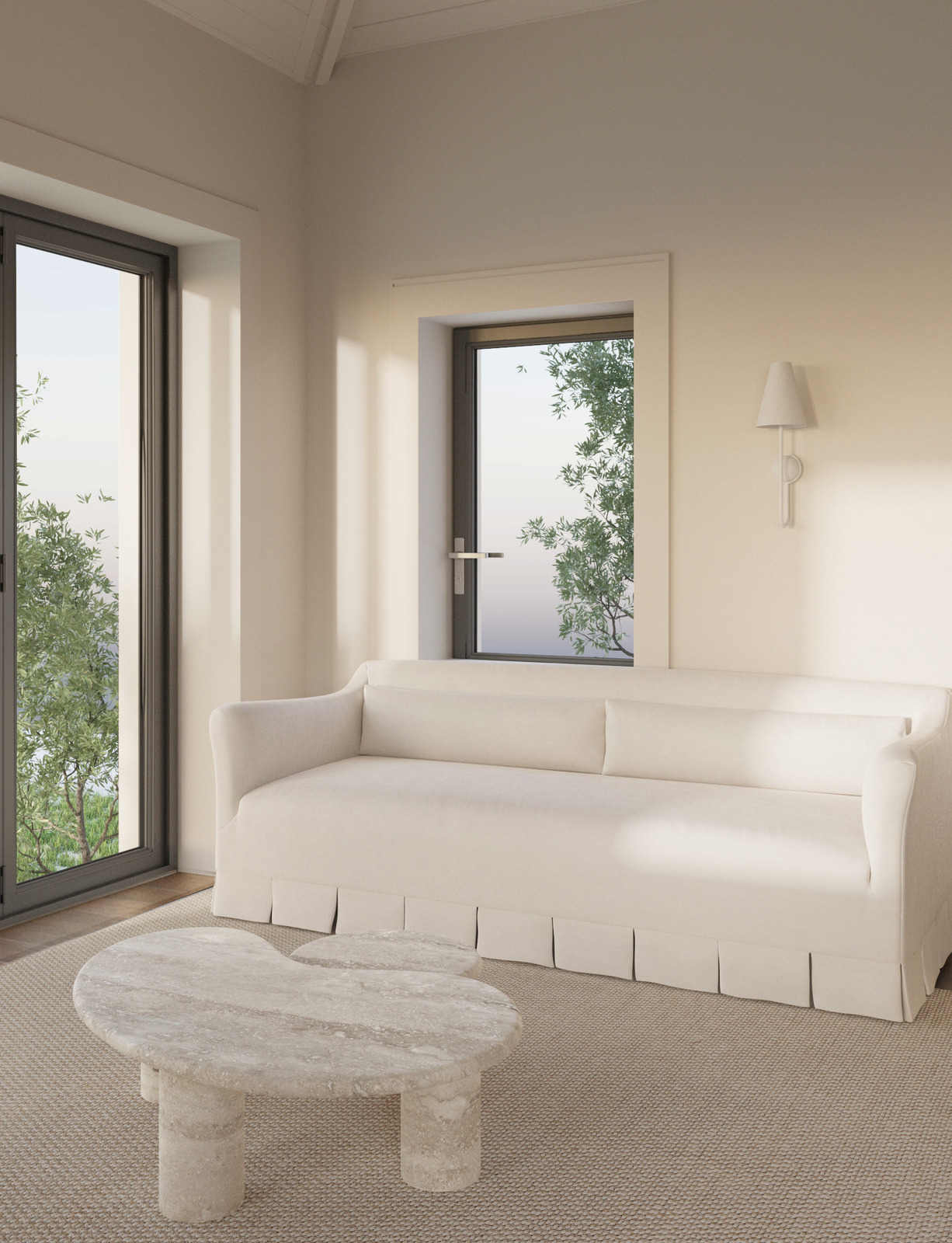 Малый дом с солнечной гостиной с большим столом в спокойной цветовой гамме. Дизайнер интерьера Екатерина Фёдорова