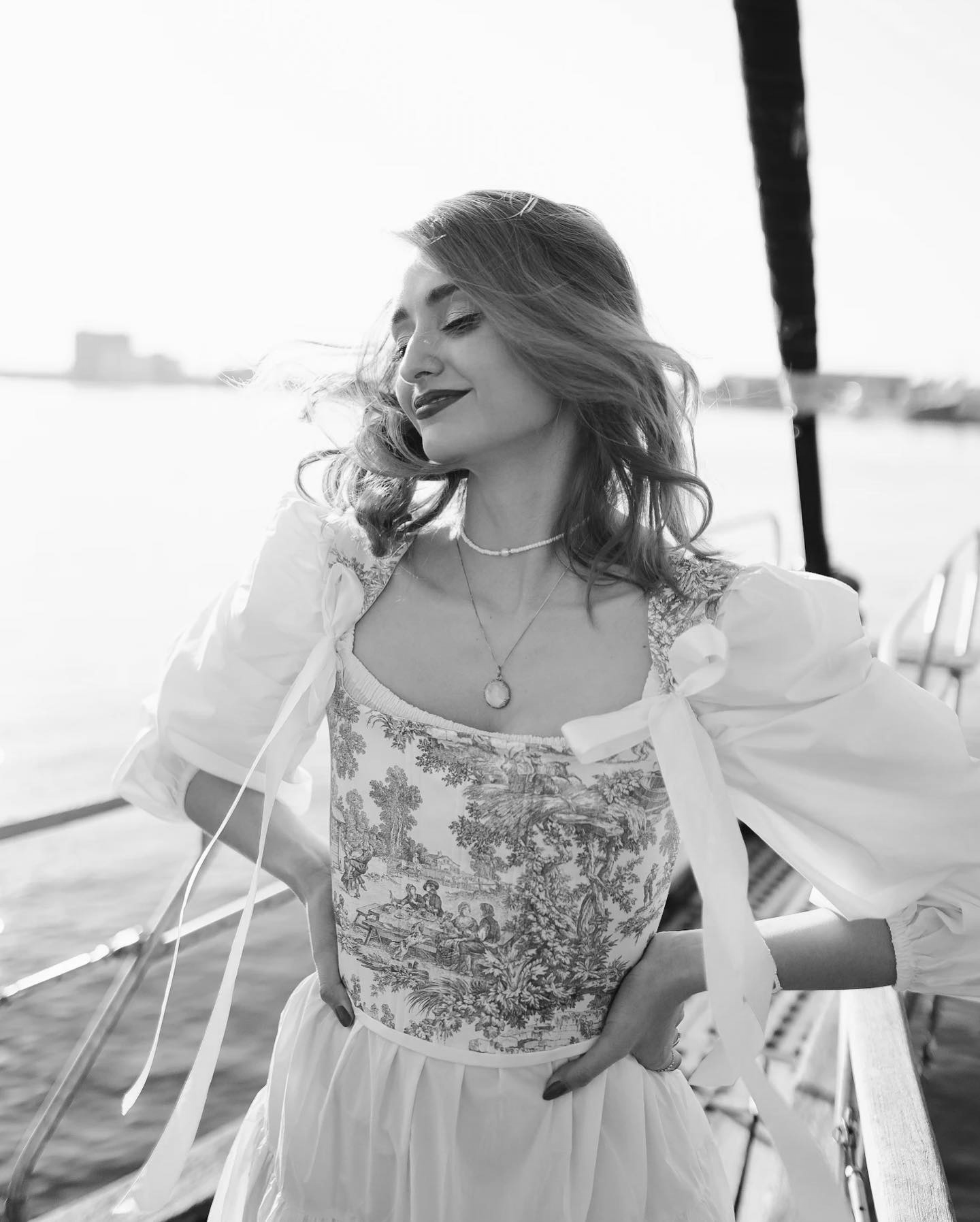 Фотография, сделанная командой фотошколы CVET: девушка в вечернем платье