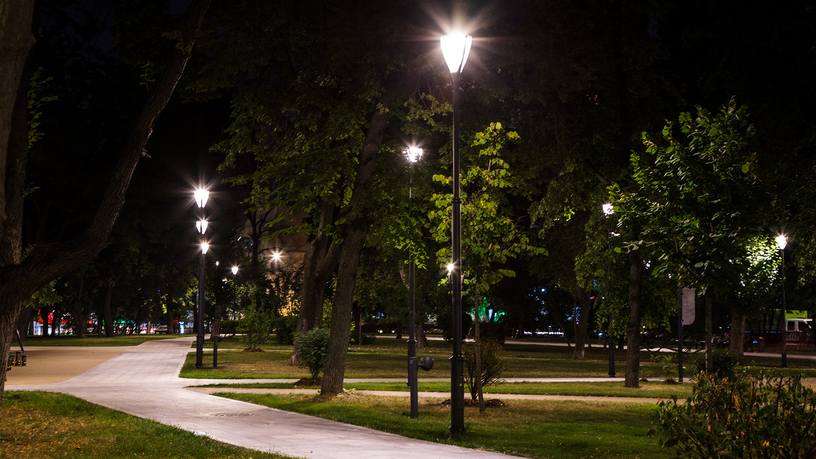 Фото освещения парковой аллеи