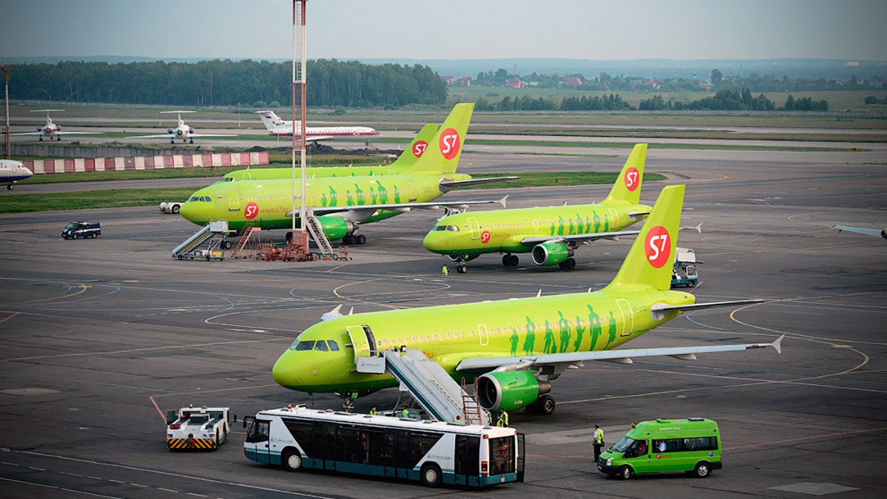 S7 airlines россия. Самолёты s7 Airlines Авиапарк. Эссевен s7. Самолет s7 Airlines Емельяновский. S7 Airlines парк самолетов.