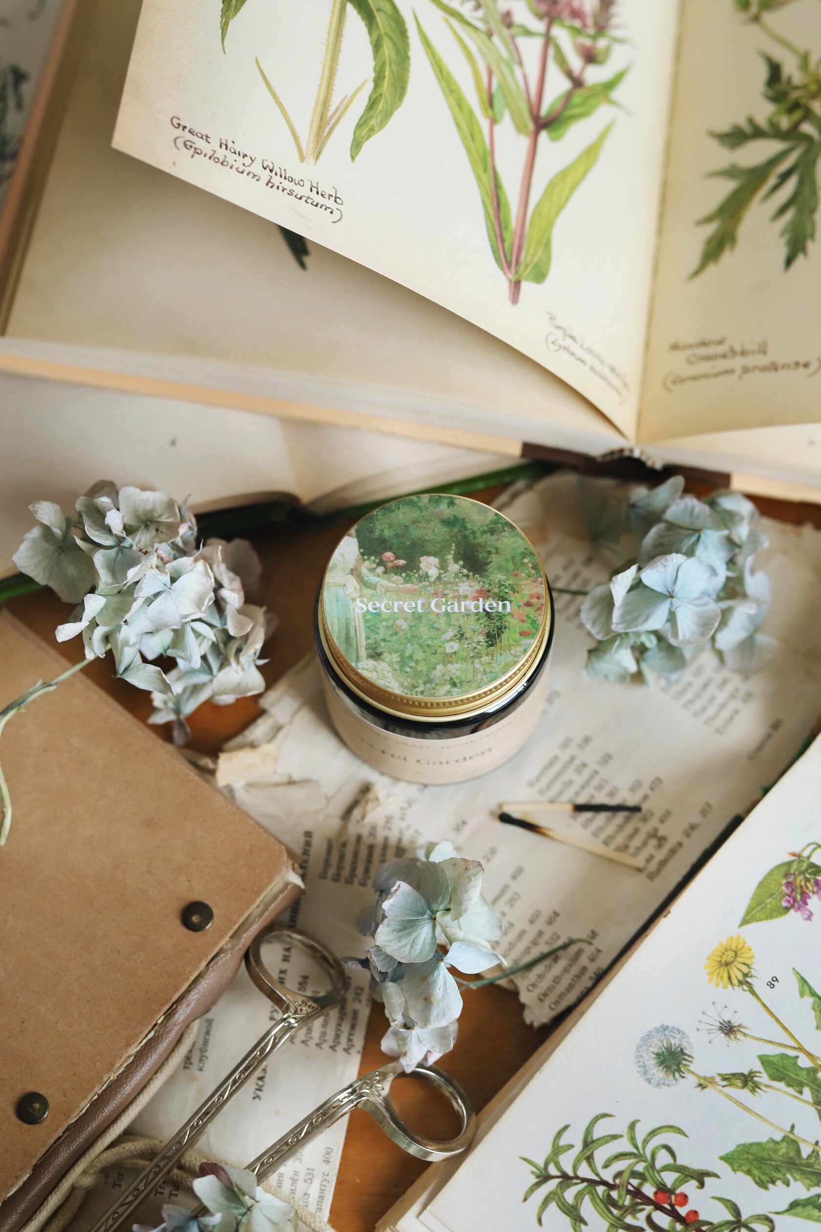 Свеча Таинственный Сад от мастерской волшебных ароматов candelae.stories