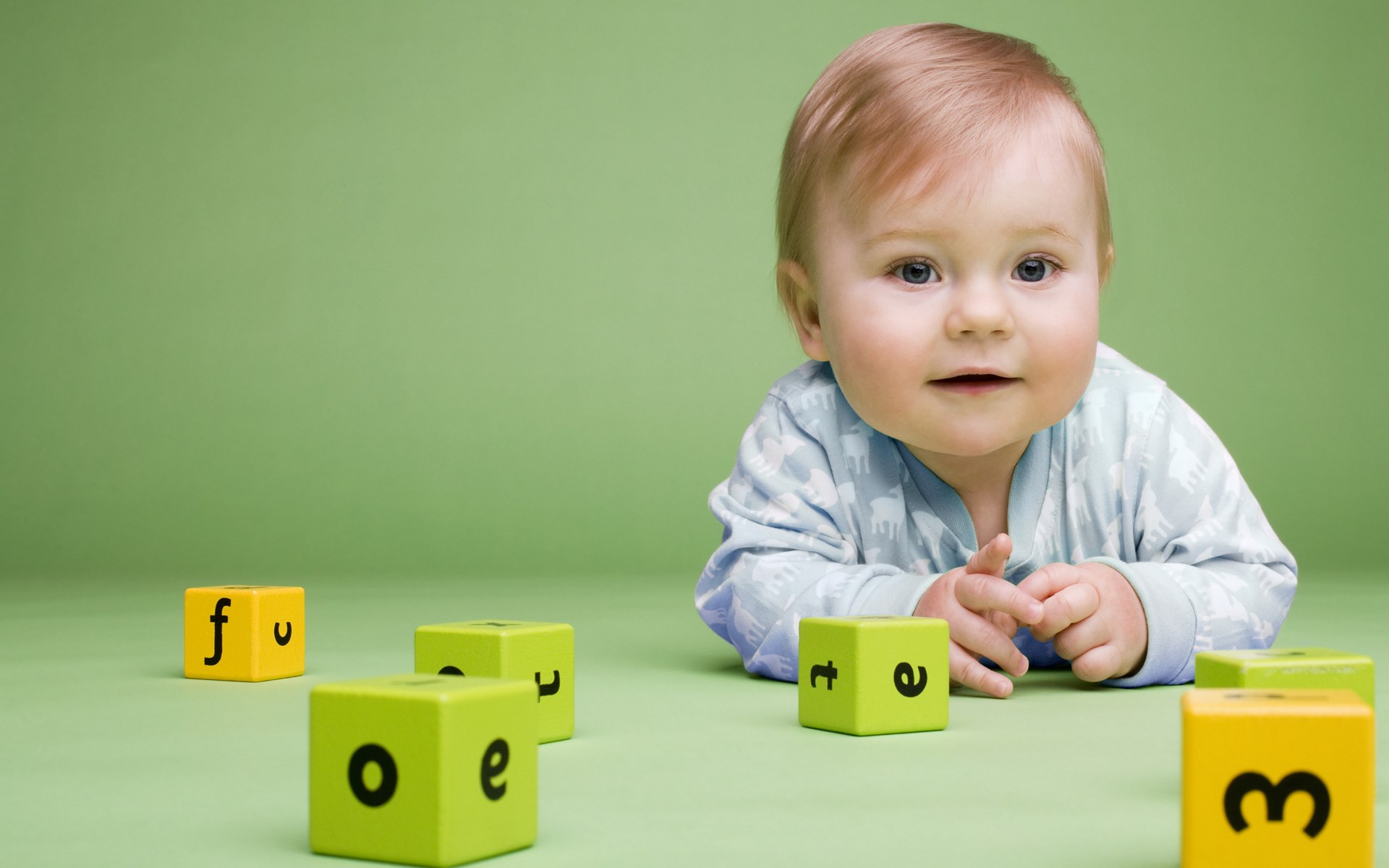 Раннее развитие вопросы и ответы. Кубики для детей. Дети раннего возраста. Ранний детский Возраст. Дети от 1 года до 3 лет.
