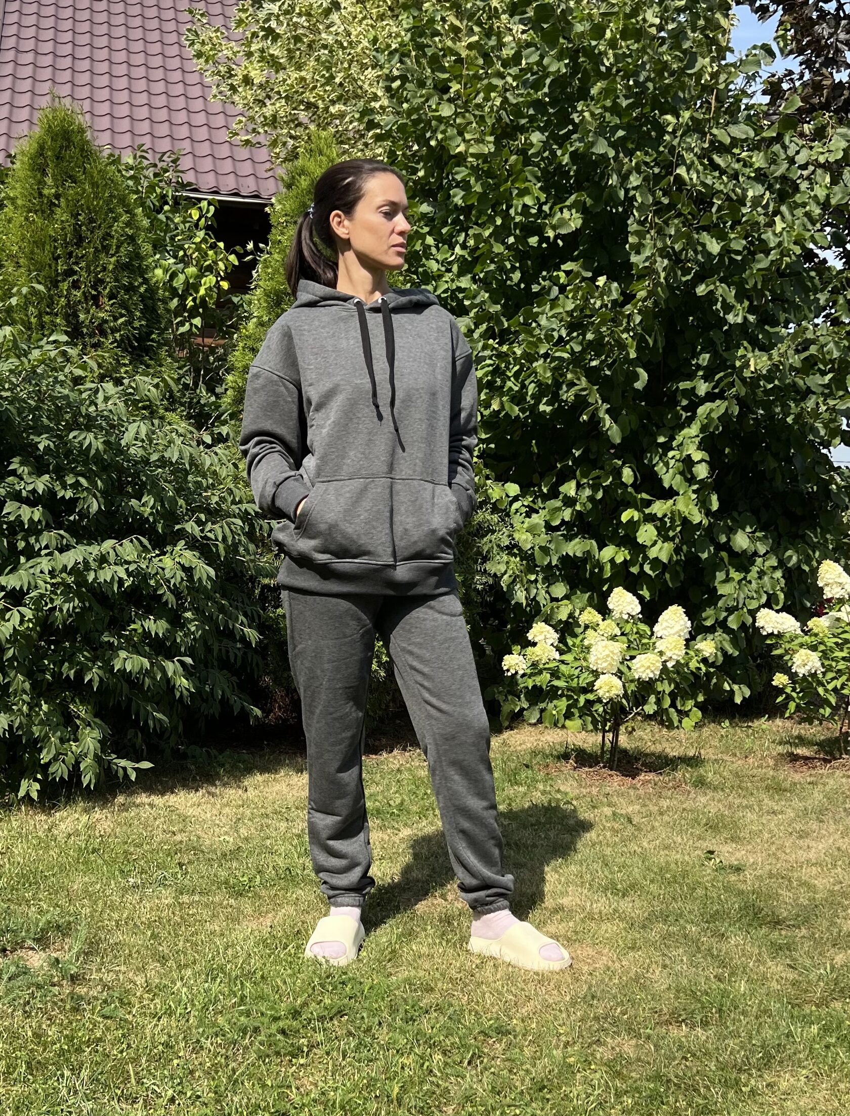 Графитовый спортивный костюм