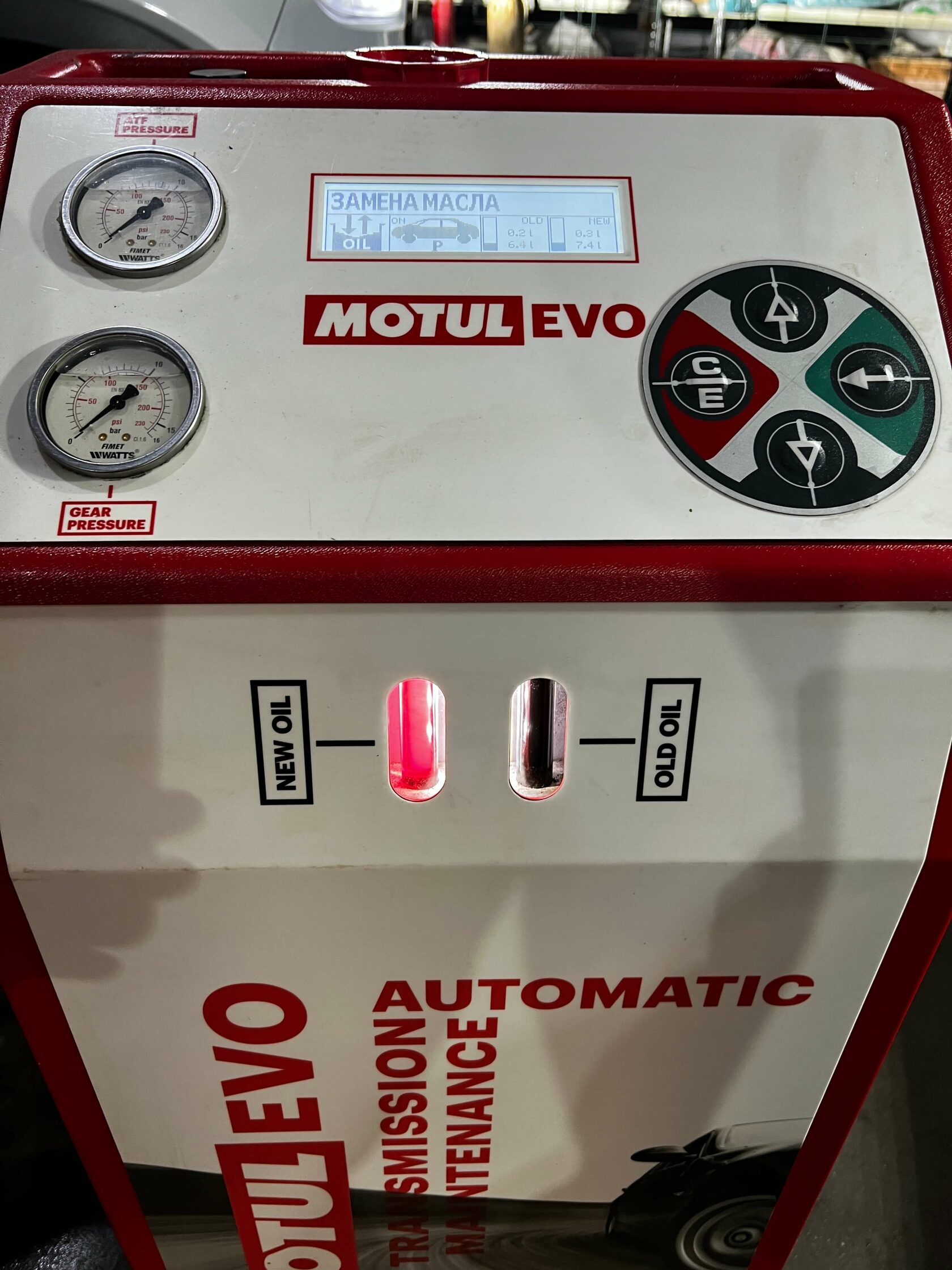 Процесс замещения масла Motul Evo