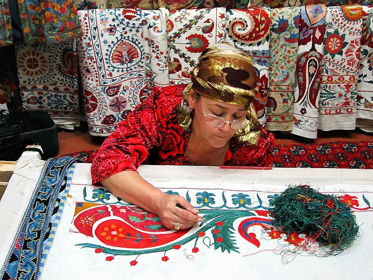Вышивка Сюзане Узбекистан