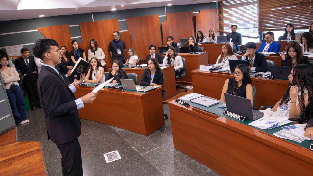 Jóvenes líderes debaten el futuro del mundo en MUNUN 2025