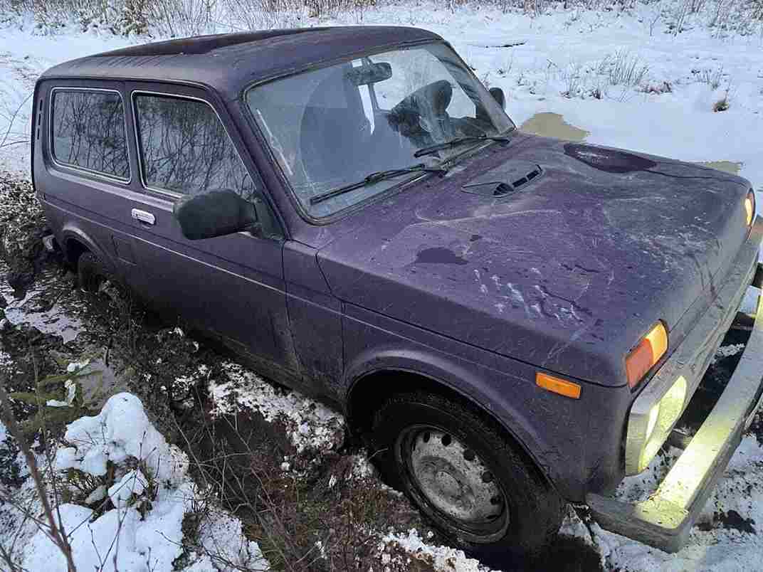 Внедорожная Эвакуация автомобиля Lada Niva из грязи, в Мурино, Ленинградская область