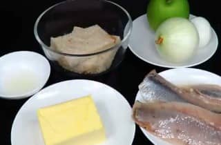 Приготовление форшмака из сельди: шаг 1