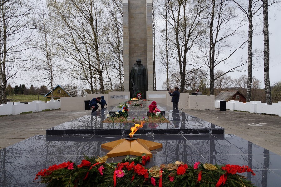 Мемориал павшим воинам 158-й дивизии в селе Холмец
