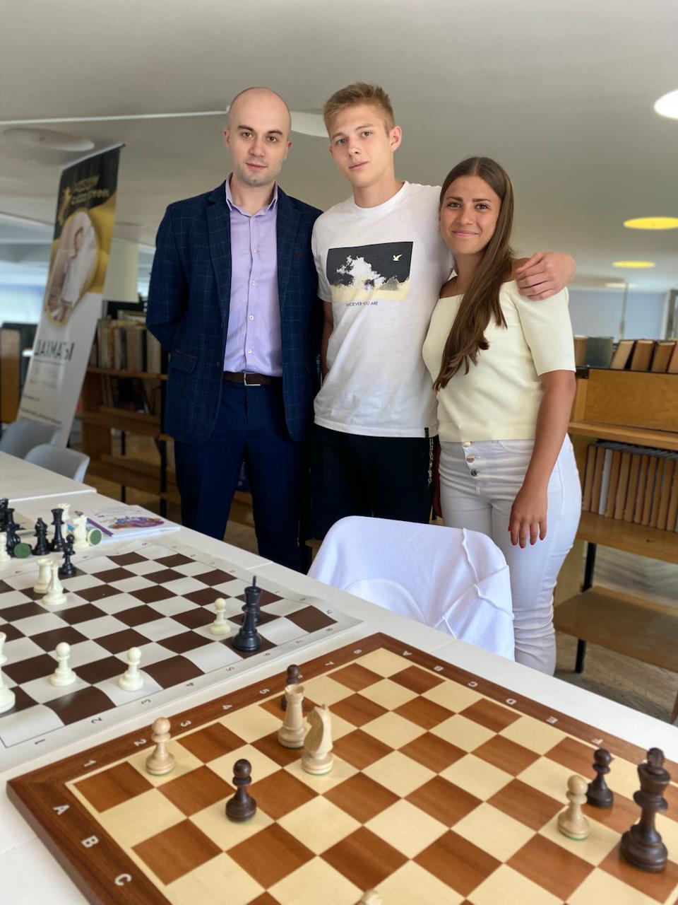 Гроссмейстер Александр Москаленко в Moscow Chess Club